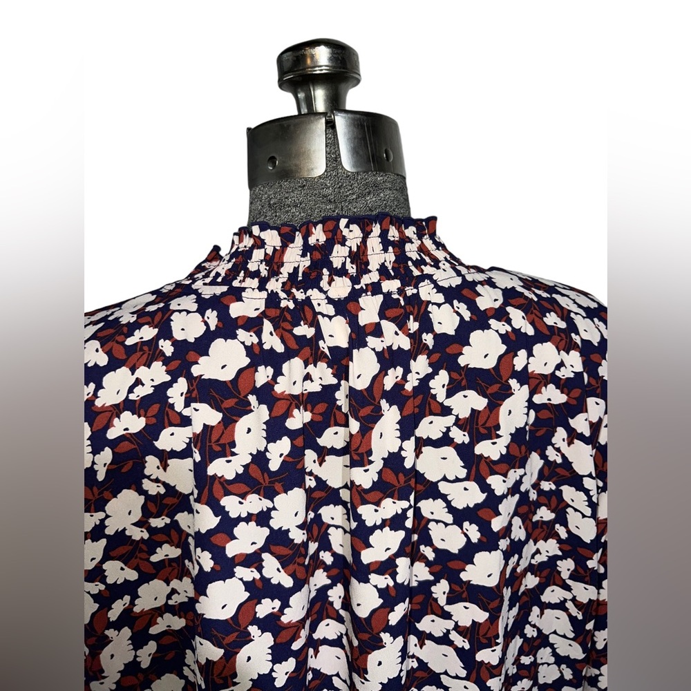 Lark and Ro floral printed blouse - Women's size XL- Blue/Brown/Cream - Picture 8 of 14